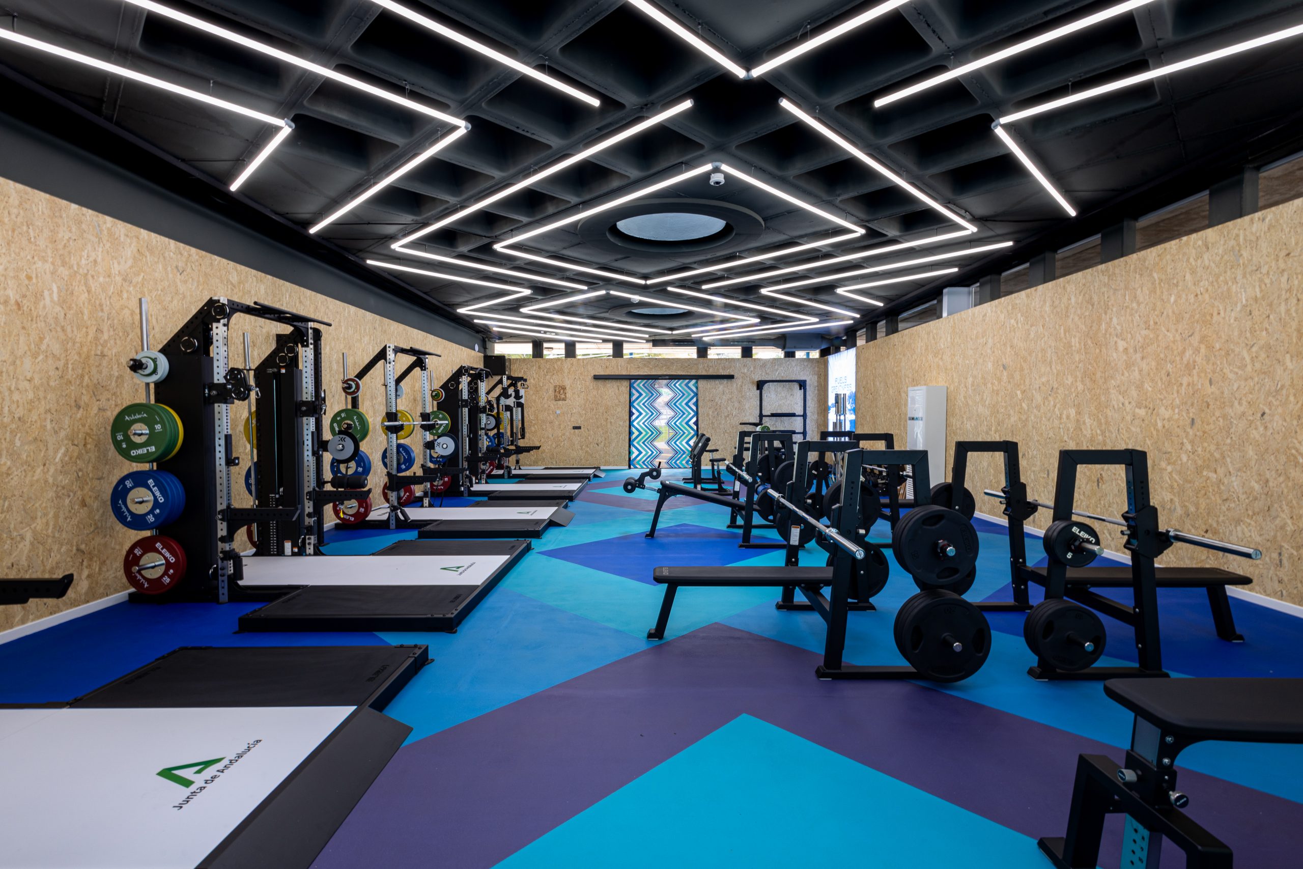 Diseño Interior para Gimnasio de alto rendimiento sala Portada