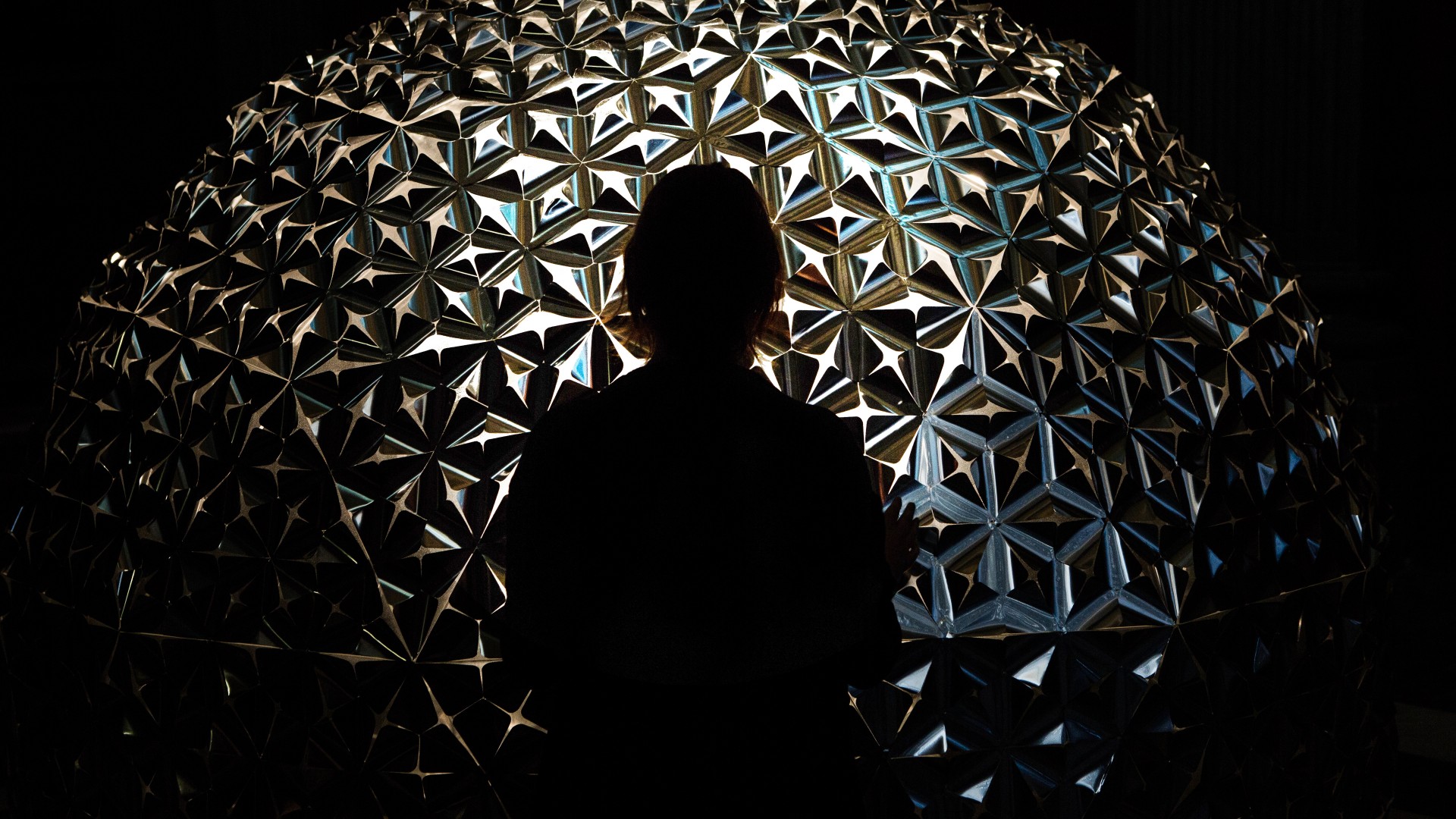 Tech couture lotus-dome-by-roosegaarde