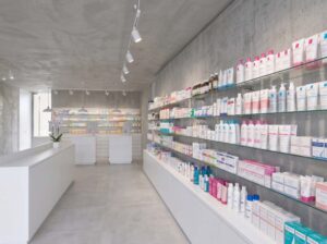 Diseño interior de farmacia productos
